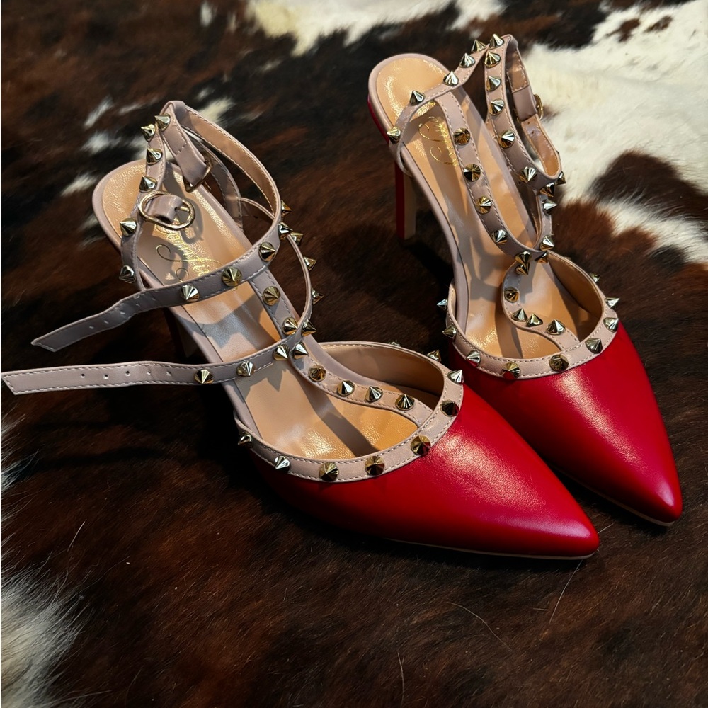 Red Pumps